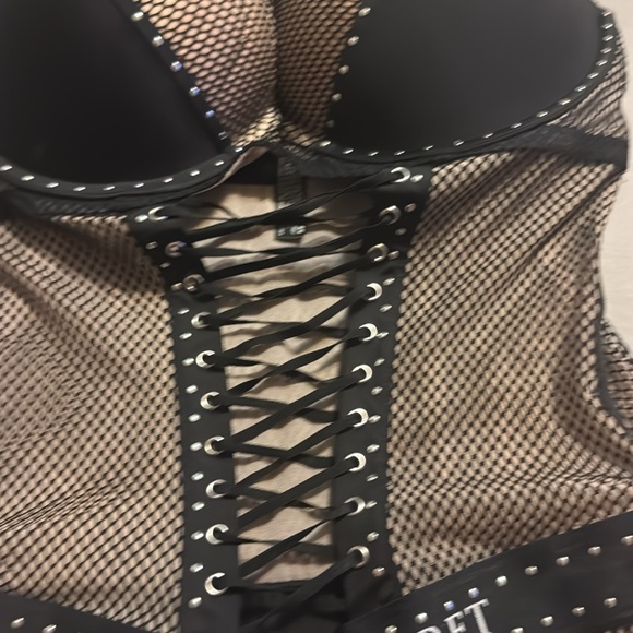 Victoria Secrets Balmain Intimates - Picture 3 of 9